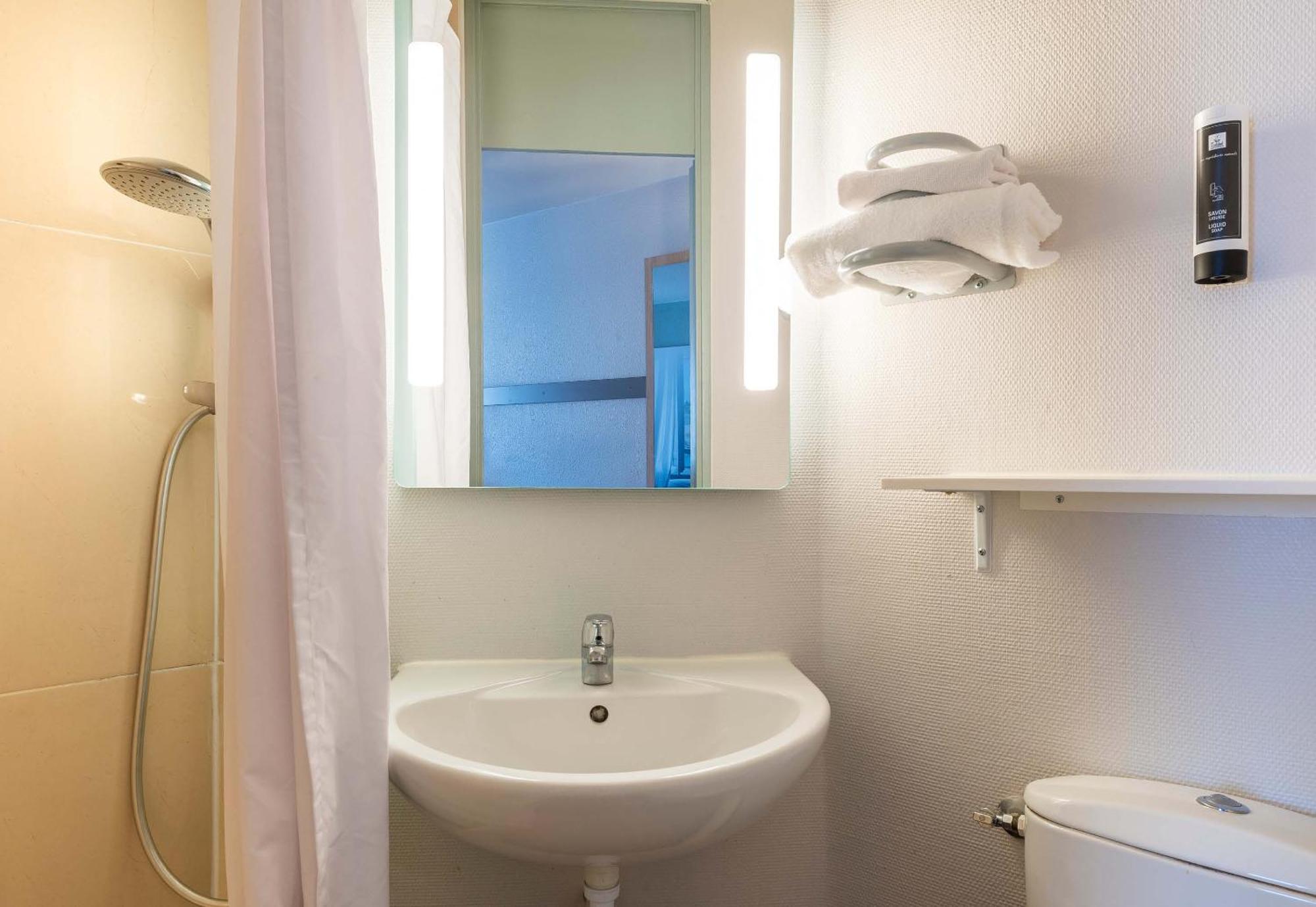 B&B Hotel Angers 2 Universite Beaucouzé Екстериор снимка